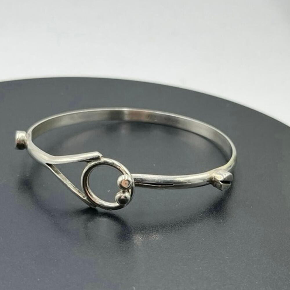 T0-64 Mexico Sterling Silver Hook Loop Clasp River Accent Bangle Bracelet‎